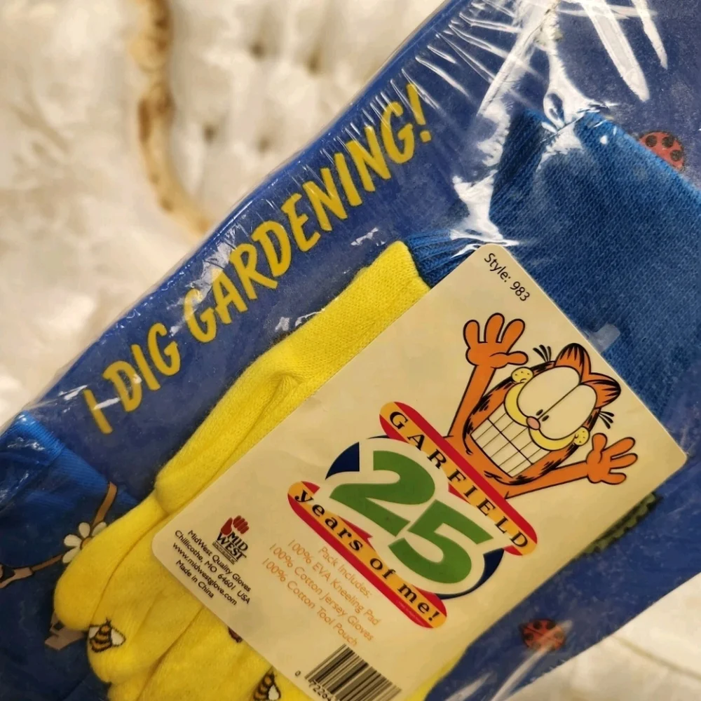 Vintage Garfield 25 Year Anniversary Gardening set Gloves Kneeling Pad Pouch
